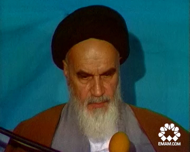 سخنرانی در جمع گروهی از مردم قم (قم، مرکز تقوا و شهامت است) فیلم امام